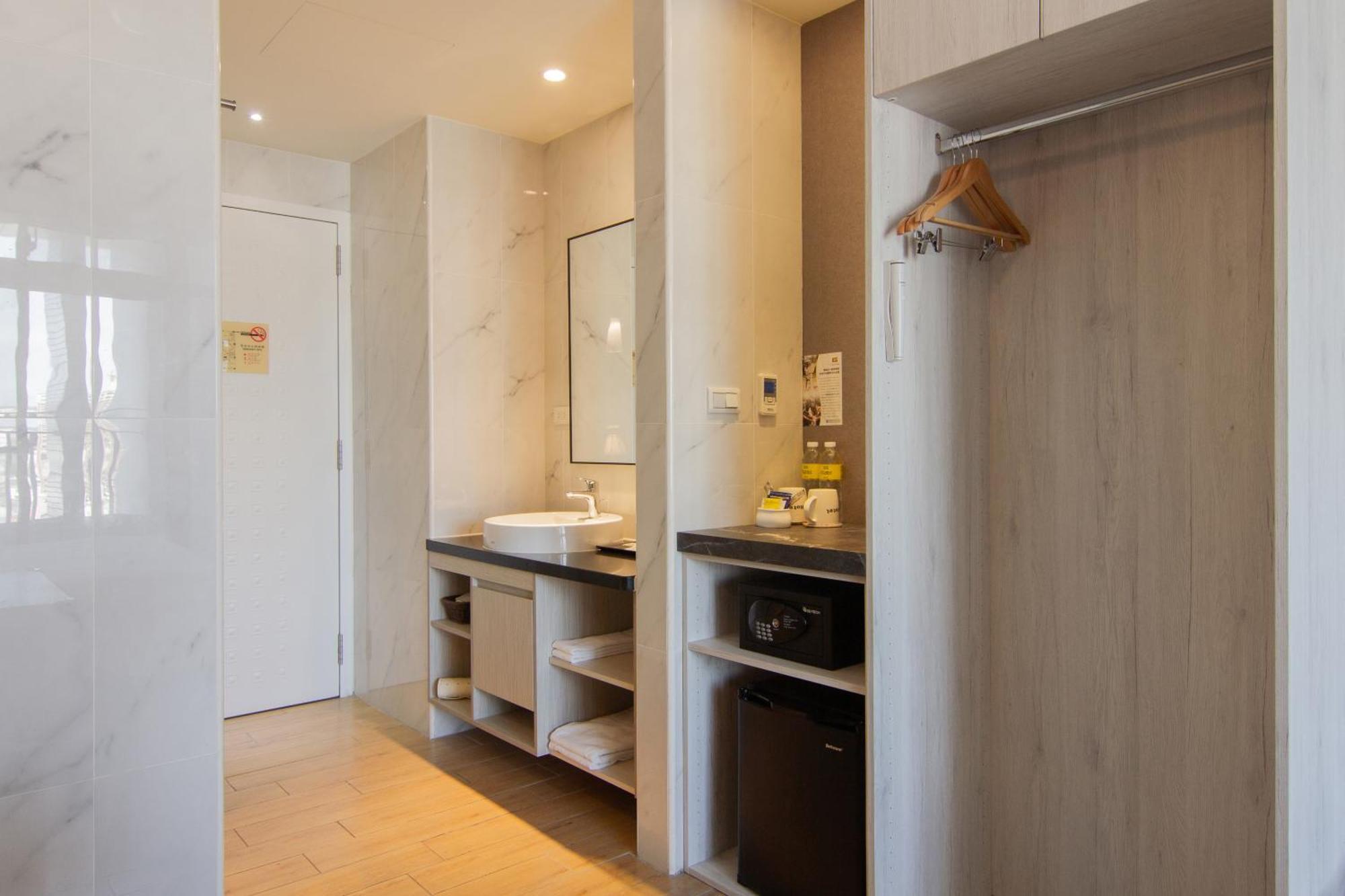Check Inn New Taipei Luzhou Exterior photo