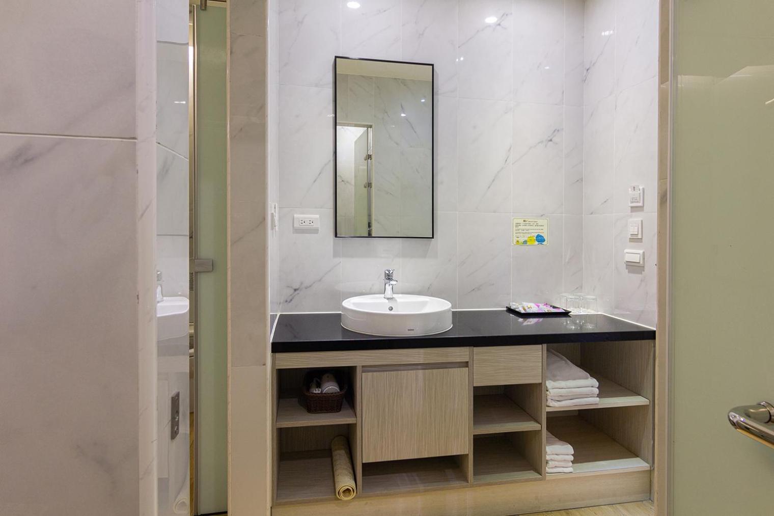 Check Inn New Taipei Luzhou Exterior photo